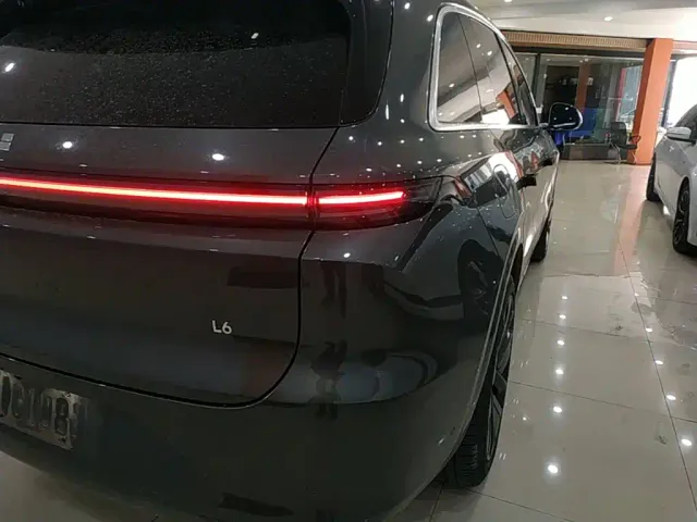 Li Auto L6 — Фото автомобиля 7