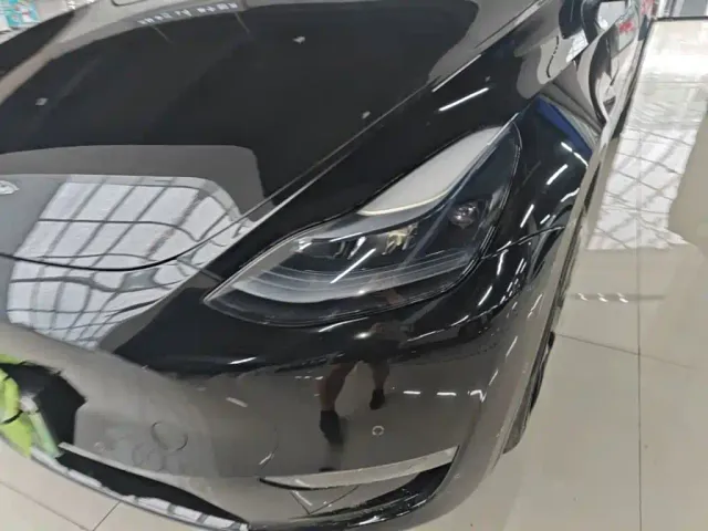 Tesla Model Y — Фото автомобиля 23