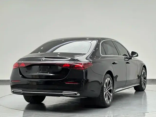 Mercedes-Benz E-Class — Фото автомобиля 7