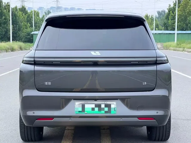 Li Auto L8 — Фото автомобиля 6