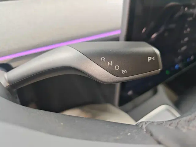 Tesla Model Y — Фото автомобиля 13