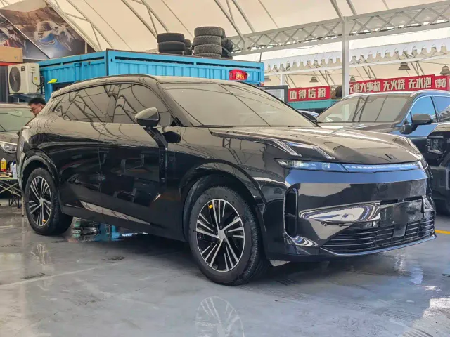 Lynk & Co 08 EM-P — Фото автомобиля 3