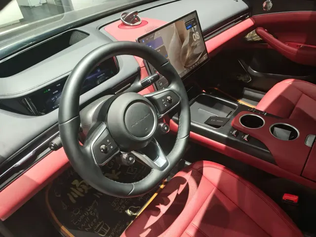 Qi Jing Opening Realm Sedan — Фото автомобиля 13