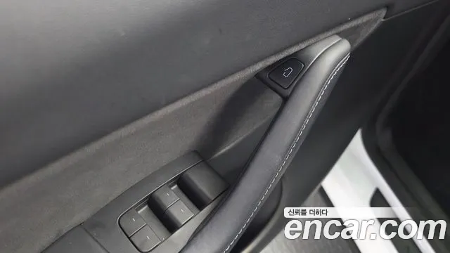 Tesla Model Y — Фото автомобиля 28