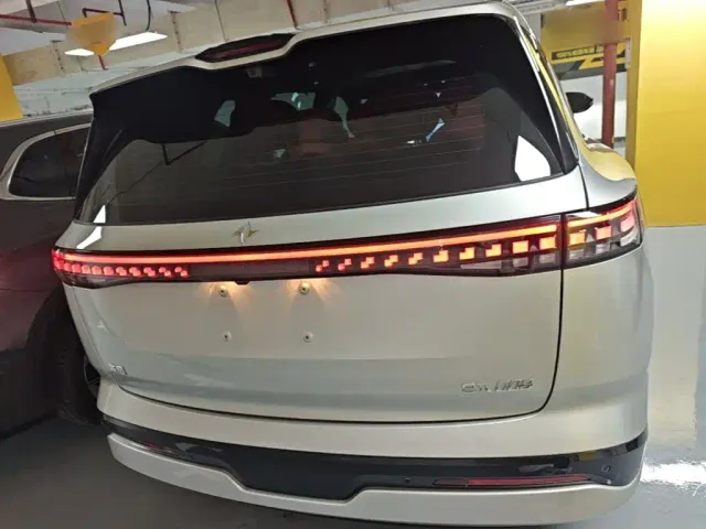 Dongfeng eπ 008 — Фото автомобиля 5