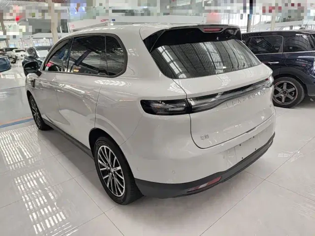 Leapmotor B10 — Фото автомобиля 4