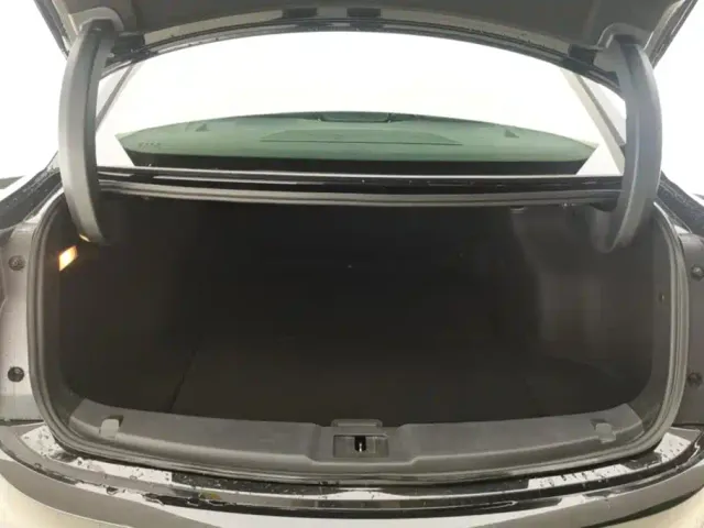 Hongqi E-QM5 — Фото автомобиля 4