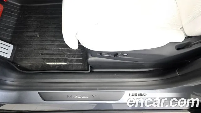 Tesla Model Y — Фото автомобиля 28