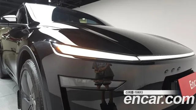 Tesla Model Y — Фото автомобиля 22