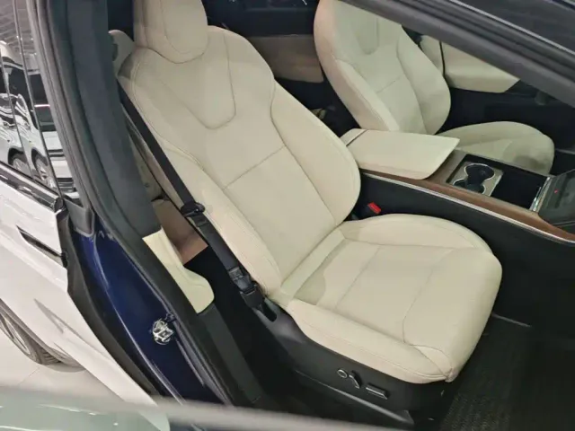 Tesla Model X — Фото автомобиля 19