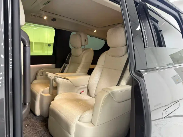 Li Auto MEGA — Фото автомобиля 13