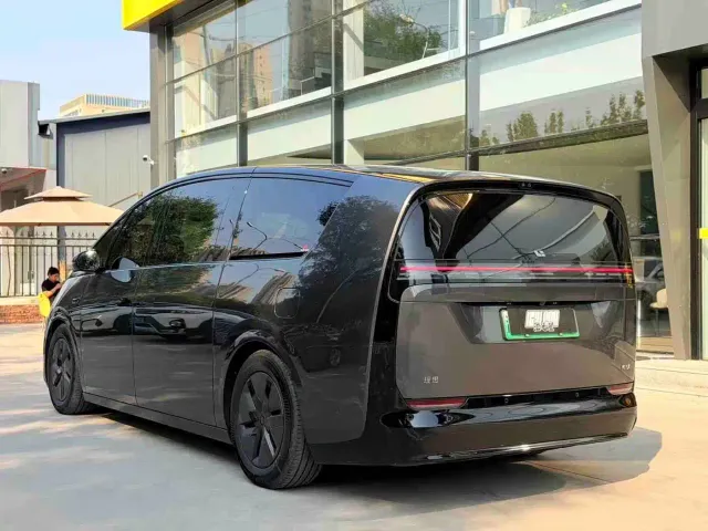 Li Auto MEGA — Фото автомобиля 2