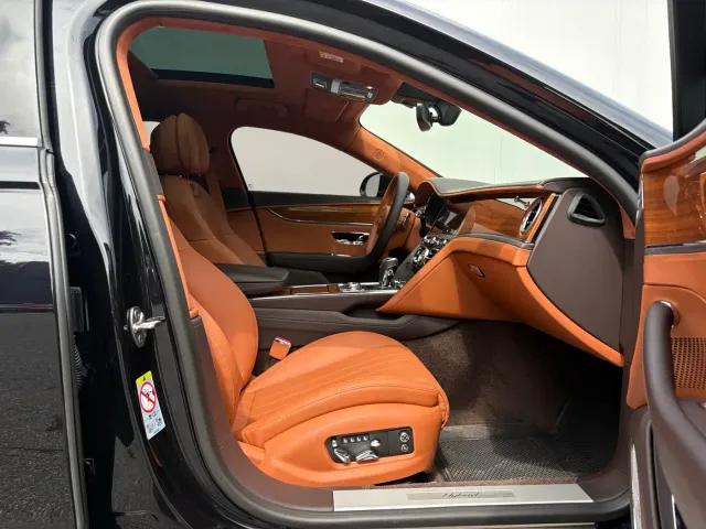 Bentley Flying Spur — Фото автомобиля 22