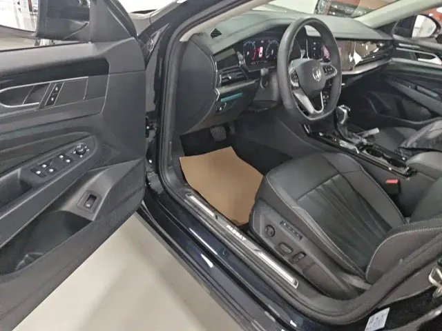 Volkswagen Passat — Фото автомобиля 15