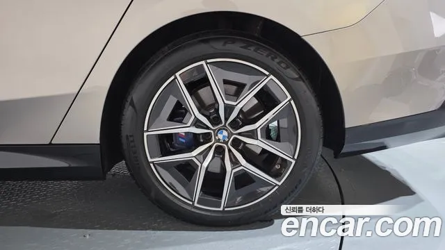 BMW 5-Series — Фото автомобиля 21