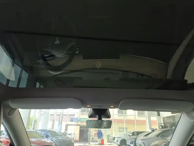Tesla Model Y — Фото автомобиля 17