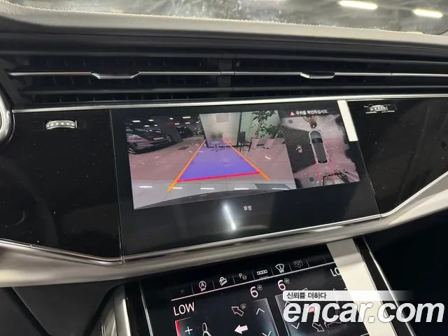 Audi Q8 55 TFSI quattro Premium — Фото автомобиля 13