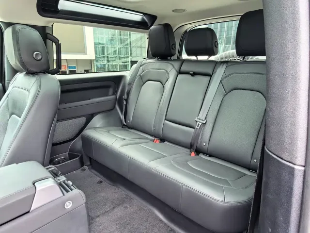 Land Rover Defender — Фото автомобиля 15