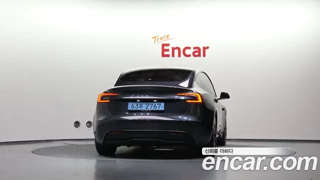 Tesla Model 3 — Фото автомобиля 4