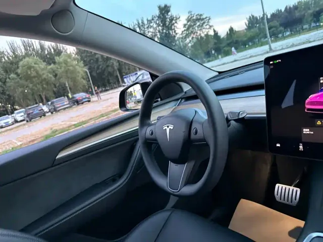 Tesla Model Y 2023 High Performance All-Wheel Drive Edition — Фото автомобиля 16