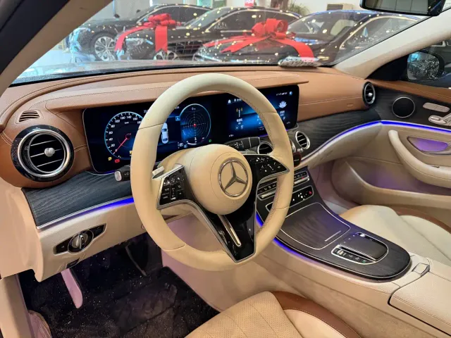 Mercedes-Benz E-Class — Фото автомобиля 10