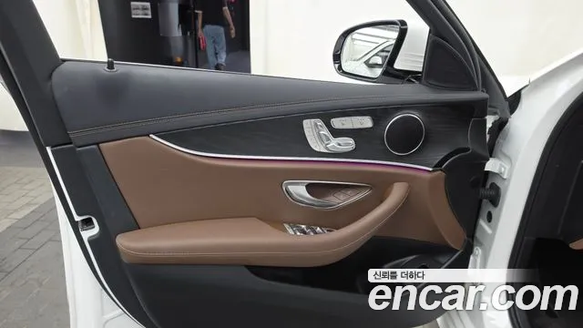 Mercedes-Benz E-Class — Фото автомобиля 22