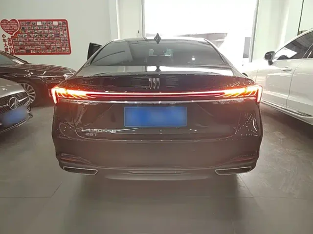 Buick LaCrosse — Фото автомобиля 5