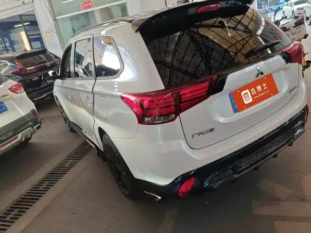 Mitsubishi Outlander — Фото автомобиля 8