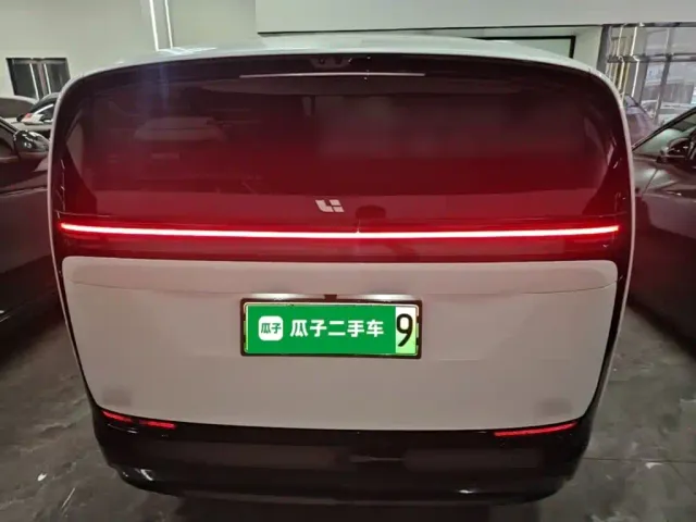 Li Auto MEGA — Фото автомобиля 5