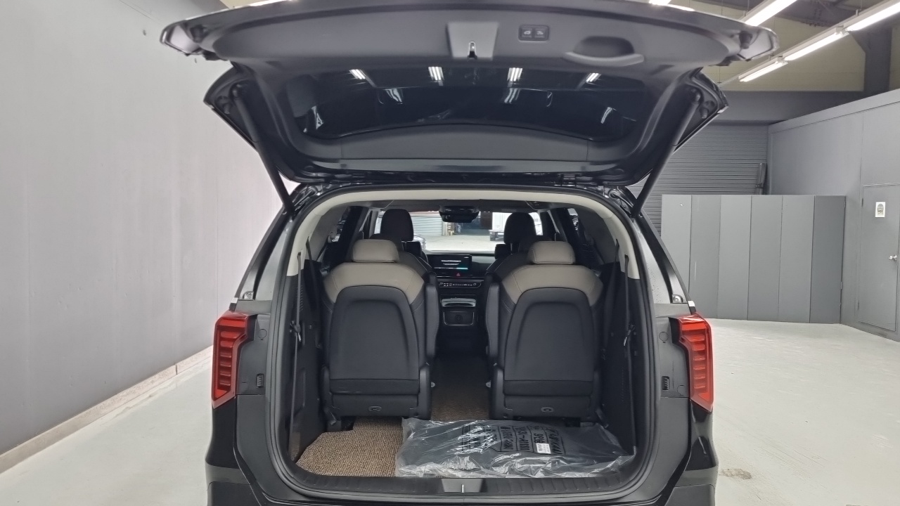 Kia Carnival Generation 4 — Фото автомобиля 16