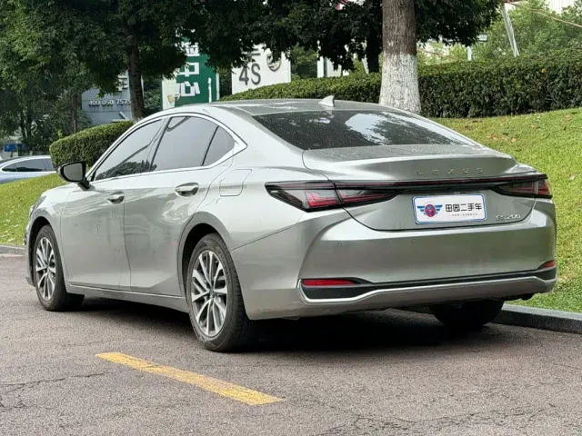Lexus ES — Фото автомобиля 4
