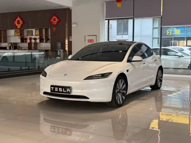 Фотография автомобиля — Tesla Model 3