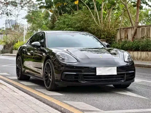 Porsche Panamera — Фото автомобиля 2