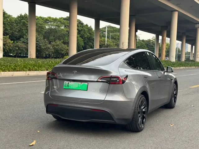 Tesla Model Y — Фото автомобиля 3