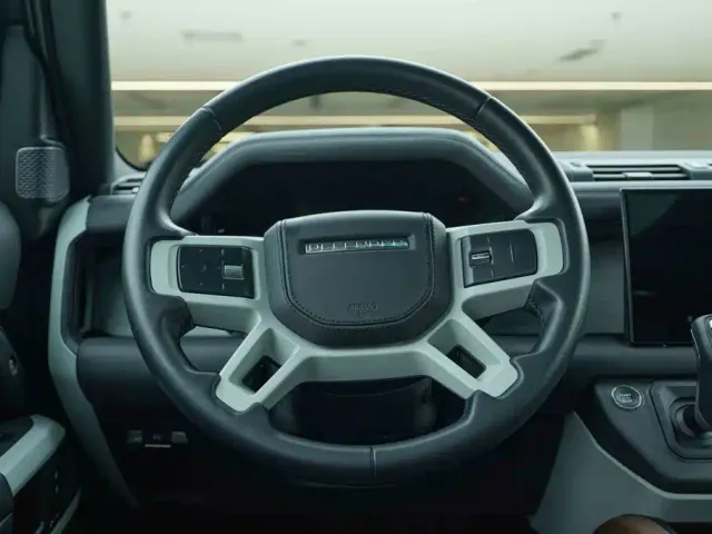 Land Rover Defender — Фото автомобиля 16