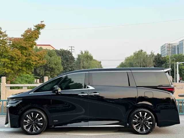 Toyota Vellfire — Фото автомобиля 3