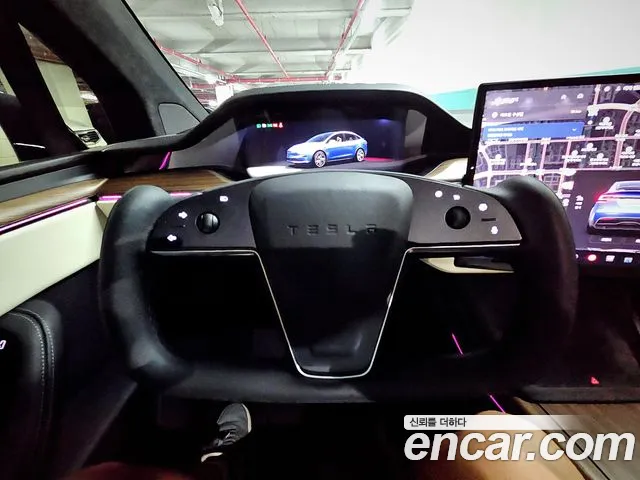 Tesla Model X — Фото автомобиля 13