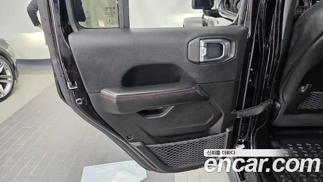 Jeep Wrangler — Фото автомобиля 14