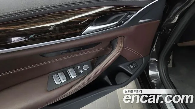 BMW 5 Series G30 — Фото автомобиля 28