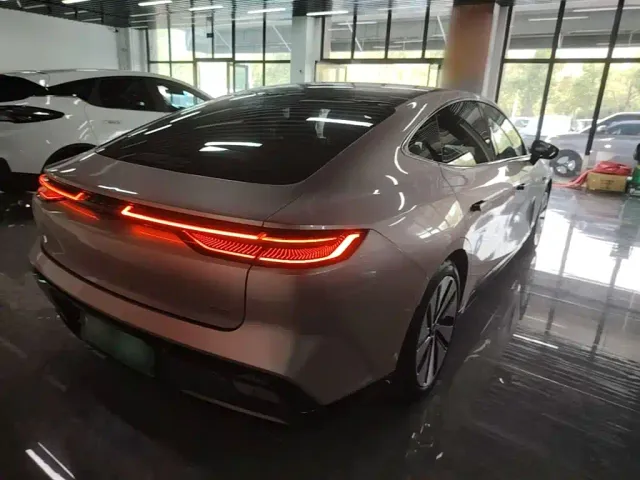 Geely Galaxy E8 — Фото автомобиля 6