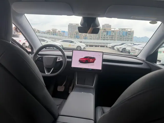 Tesla Model Y — Фото автомобиля 6