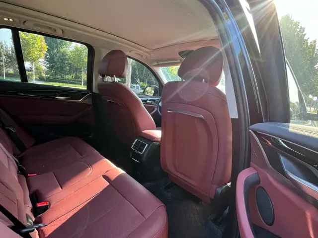 BMW iX3 — Фото автомобиля 7