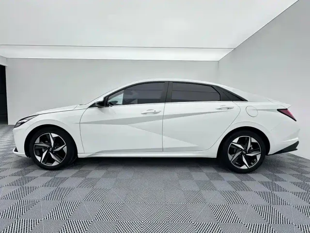 Hyundai Elantra — Фото автомобиля 8