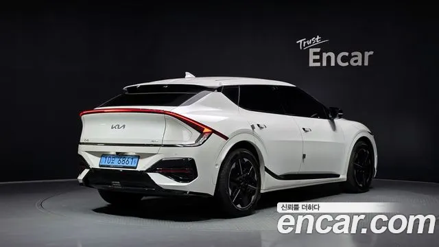 Kia EV6 — Фото автомобиля 2