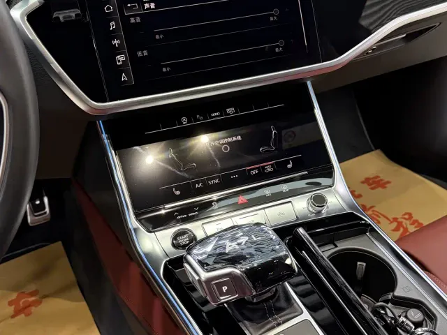 Audi A7L — Фото автомобиля 10