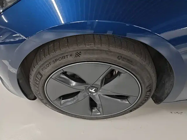 Tesla Model 3 — Фото автомобиля 22
