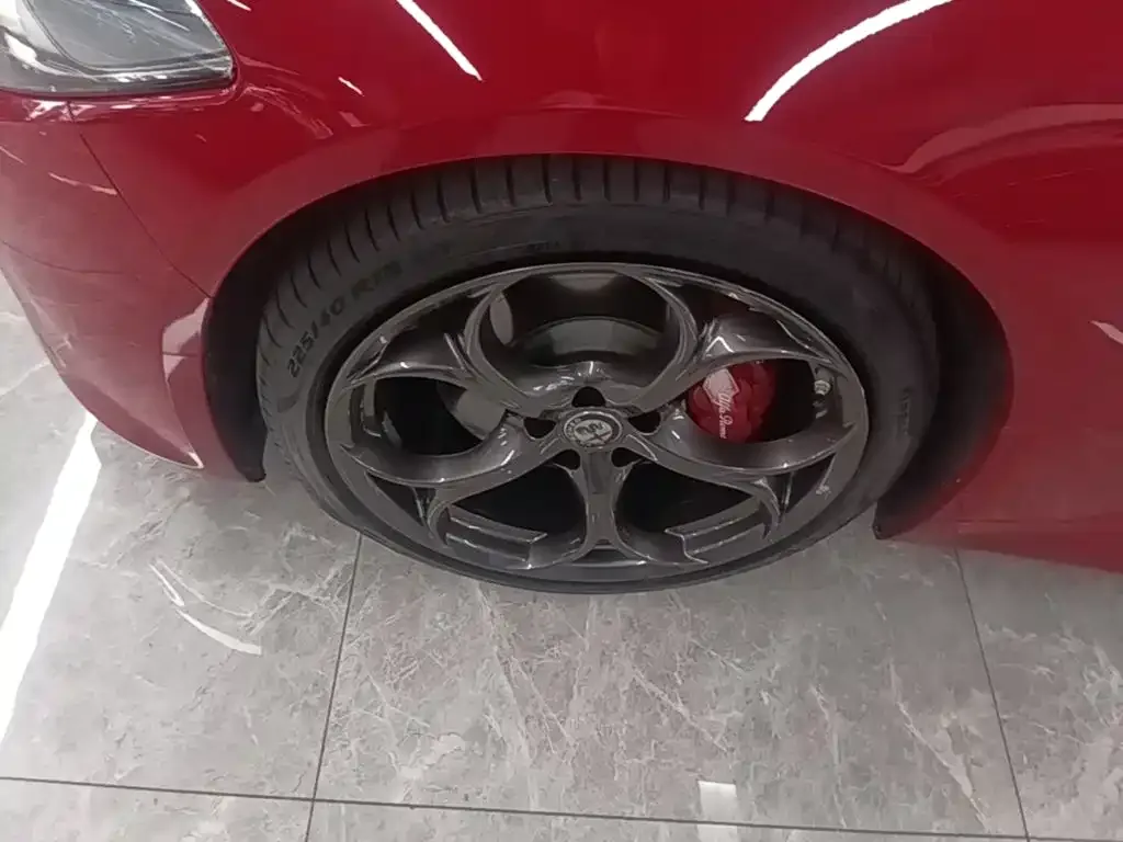 Alfa Romeo Giulia 2021 2.0T 280HP Veloce Ti Racing Edition — Фото автомобиля 22
