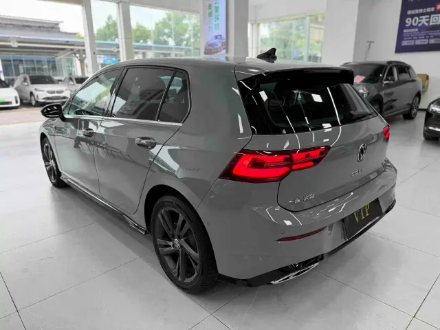 Volkswagen Golf — Фото автомобиля 11