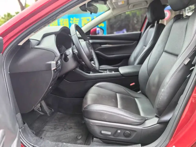 Mazda Axela — Фото автомобиля 4