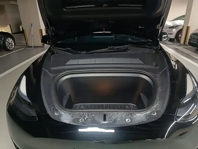 Tesla Model Y — Фото автомобиля 19